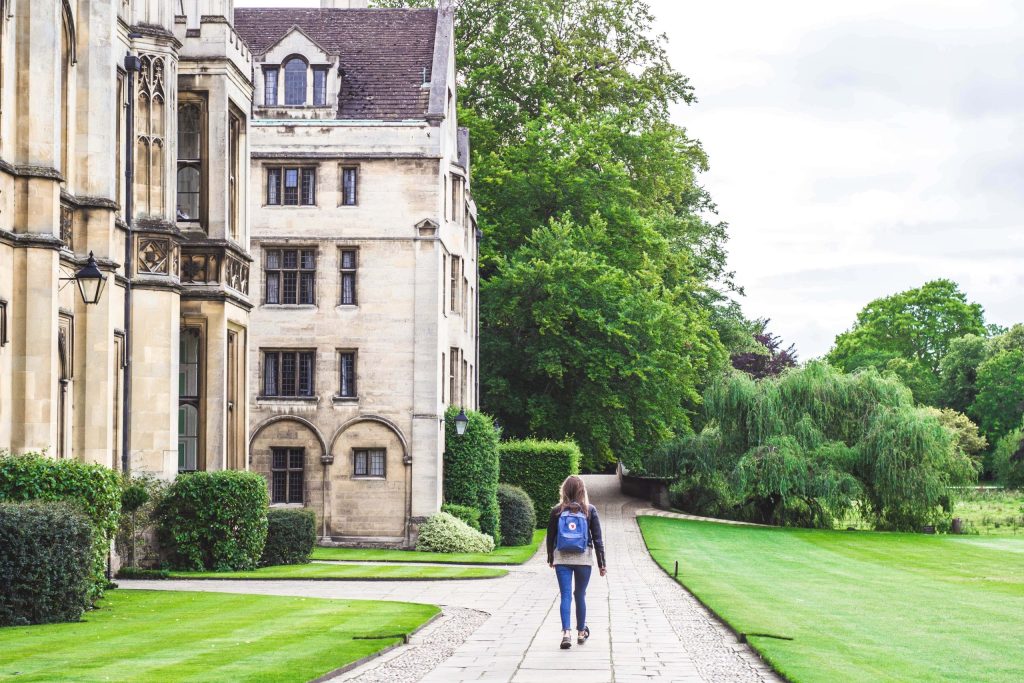 victoria-heath-b7CRDcwfNFU-unsplash university